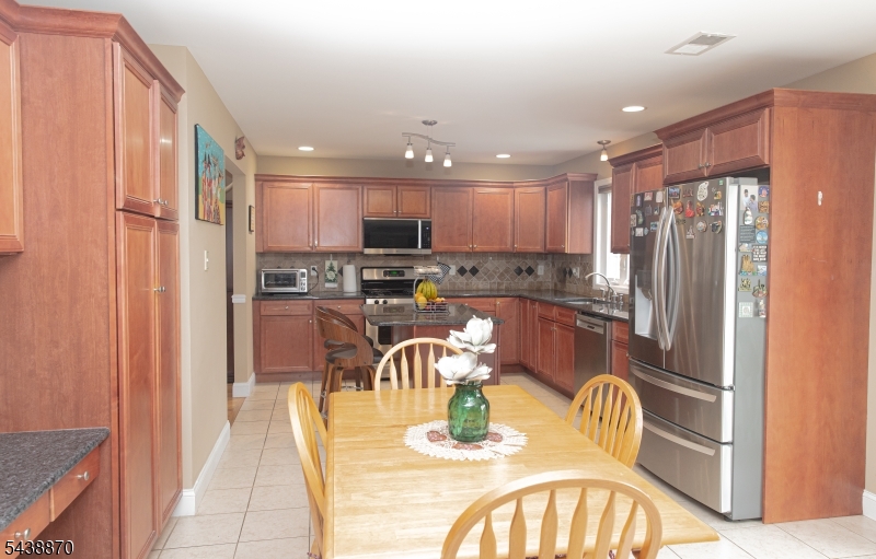 419 Putnam Road Union, NJ 07083 - Photo 3 of 22
