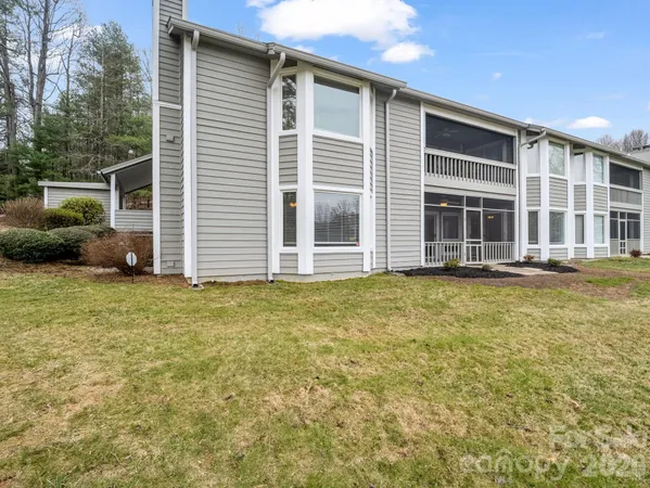 $384,900 | 303 Golfside Drive, Flat Rock, NC 28731