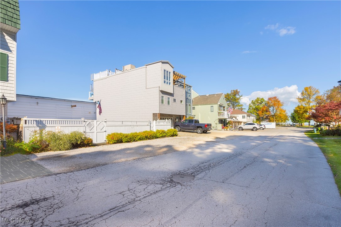 866-868 Beach Road Lakewood, OH 44107 - Photo 4 of 33