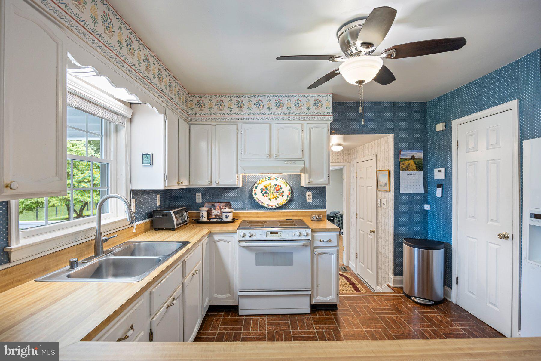 13725 Oster Farm Road West Friendship, MD 21794 - Photo 18 of 45 Kitchen