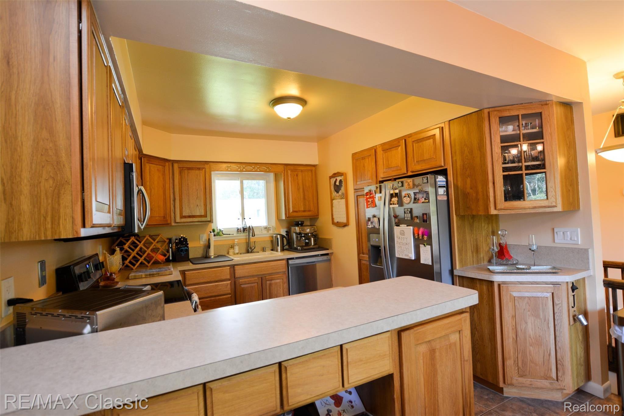 892 Brighton Lake Road Brighton, MI 48116 - Photo 11 of 39 Tons of Cabinet Space