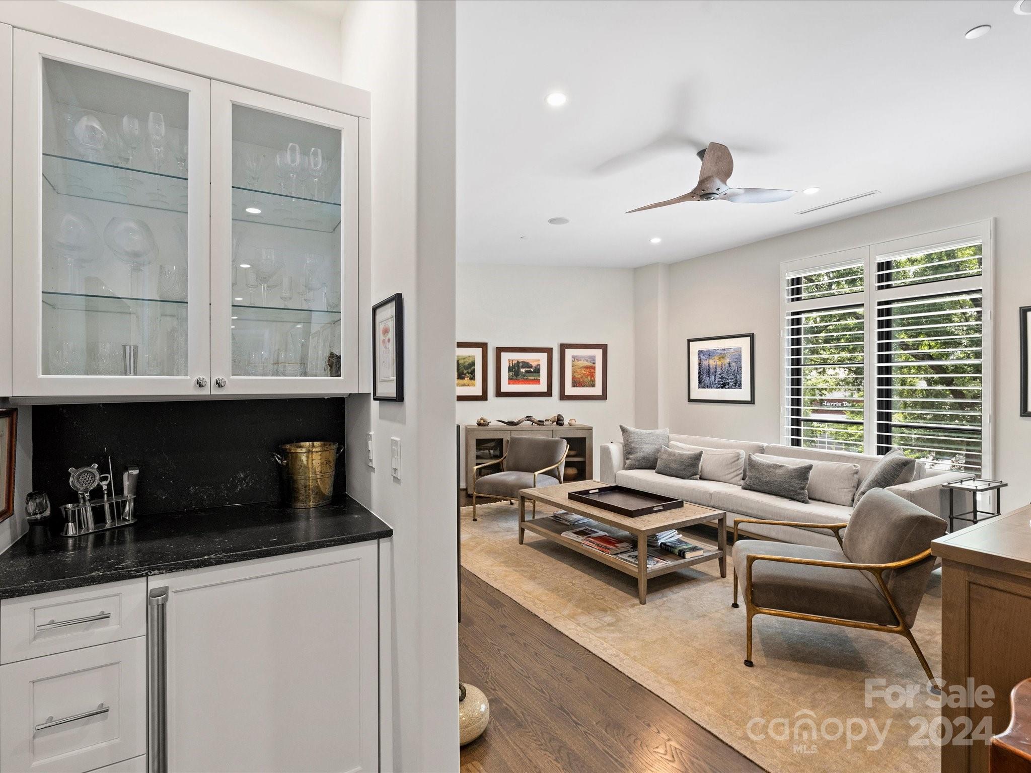 1333 Queens Road, Unit E3 Charlotte, NC 28207 - Photo 25 of 42 a living room with furniture and a large window