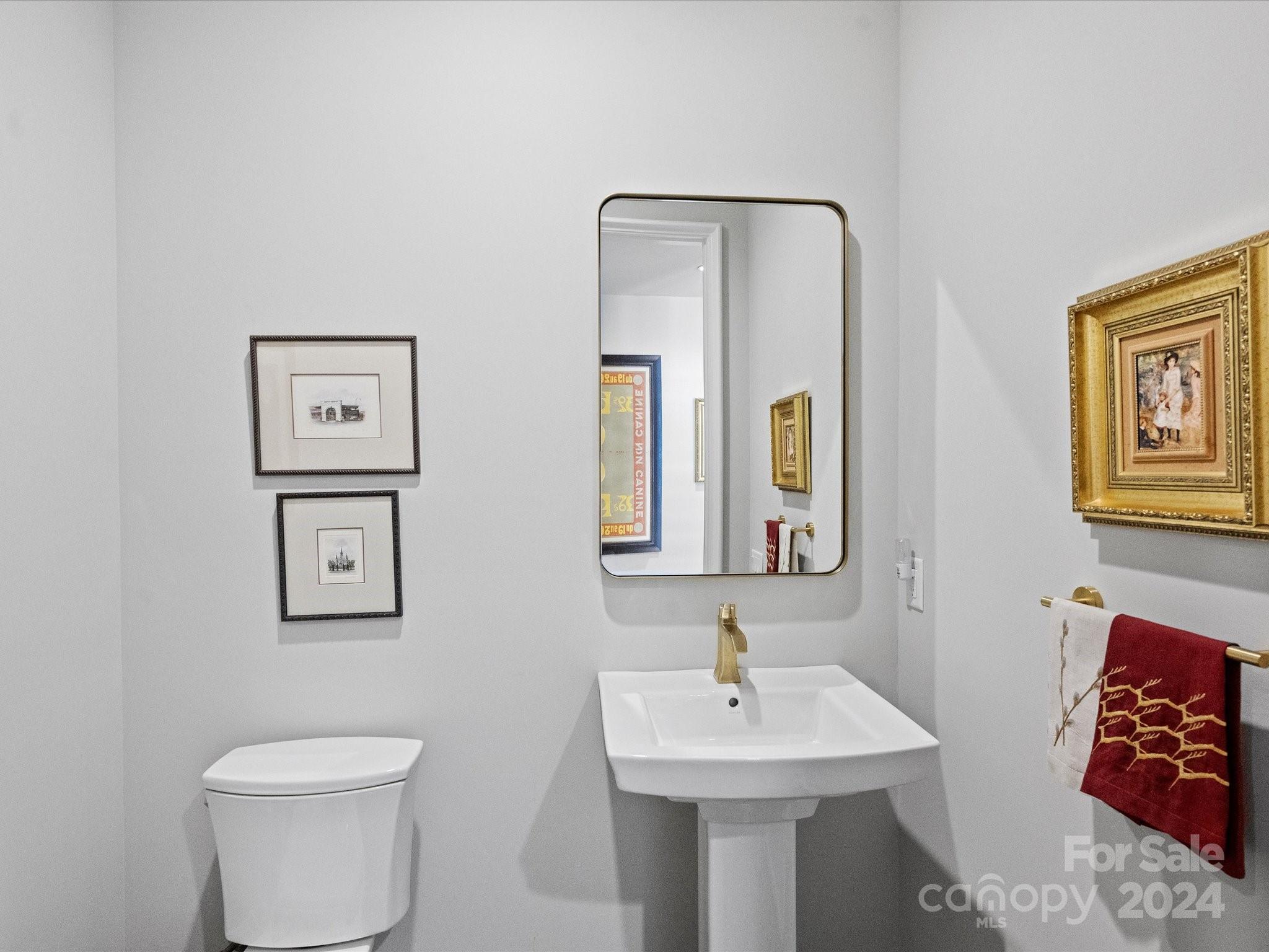1333 Queens Road, Unit E3 Charlotte, NC 28207 - Photo 39 of 42 a bathroom with a toilet sink and mirror