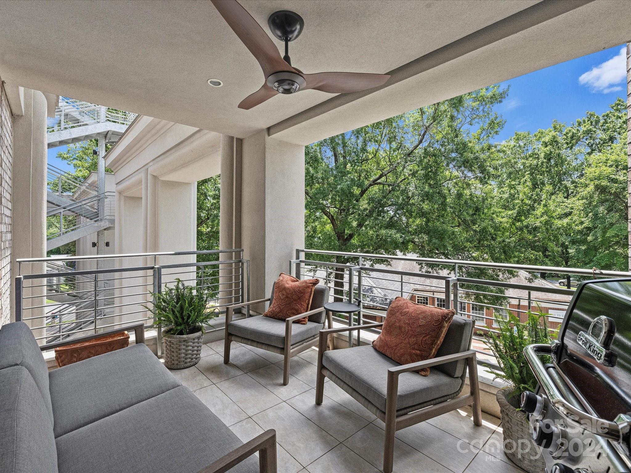 1333 Queens Road, Unit E3 Charlotte, NC 28207 - Photo 41 of 42 a outdoor living space with furniture and garden view