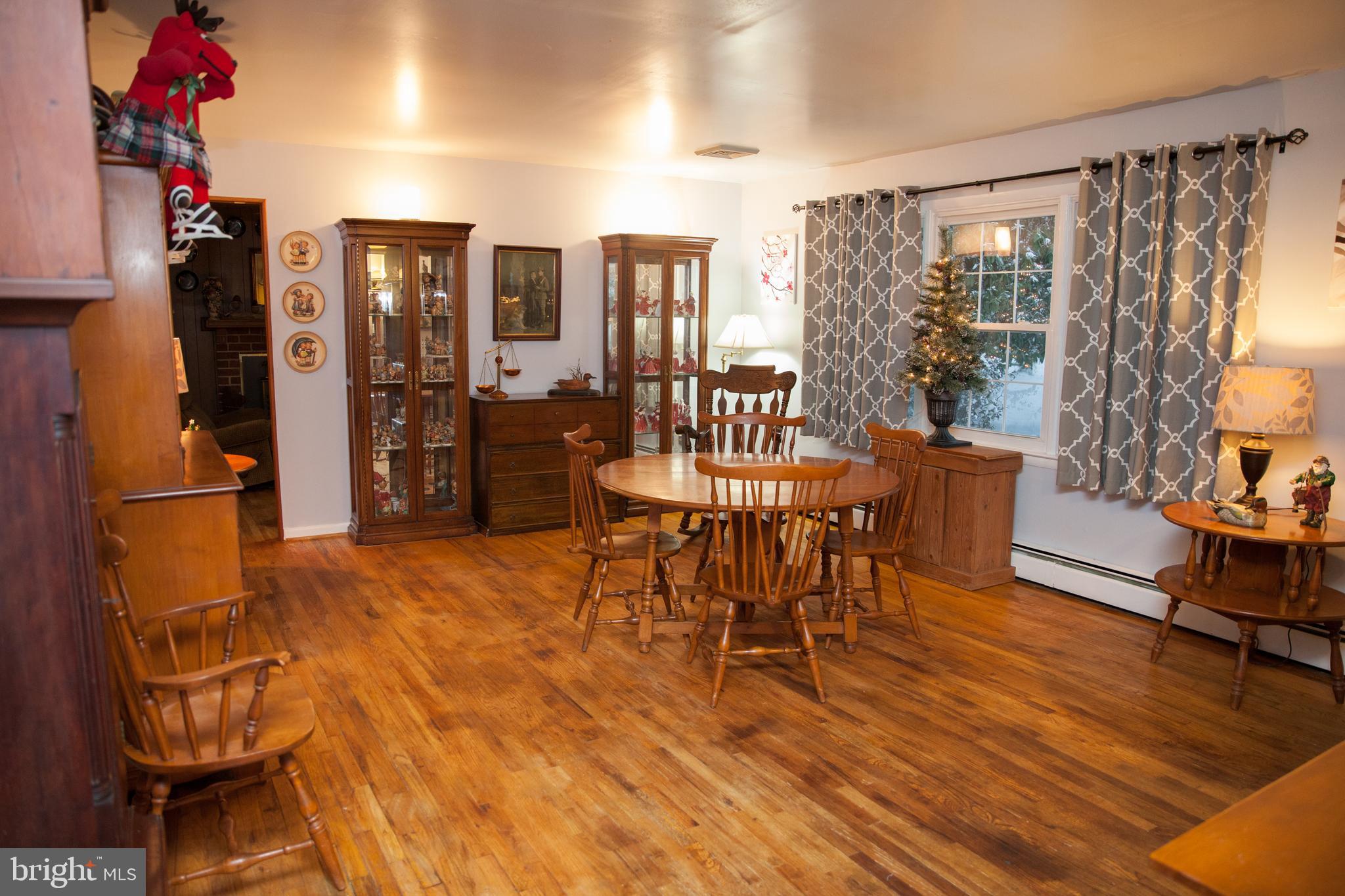 112 Ridge Road Elkton, MD 21921 - Photo 6 of 32 Formal Living room has lots of space