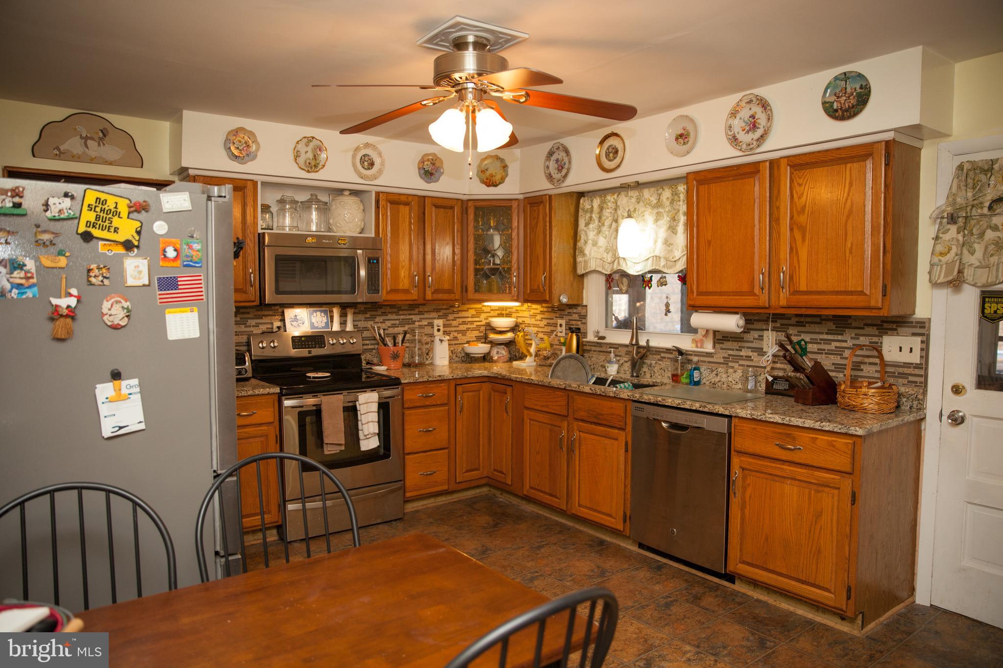 112 Ridge Road Elkton, MD 21921 - Photo 9 of 32 Kitchen has granite counter tops