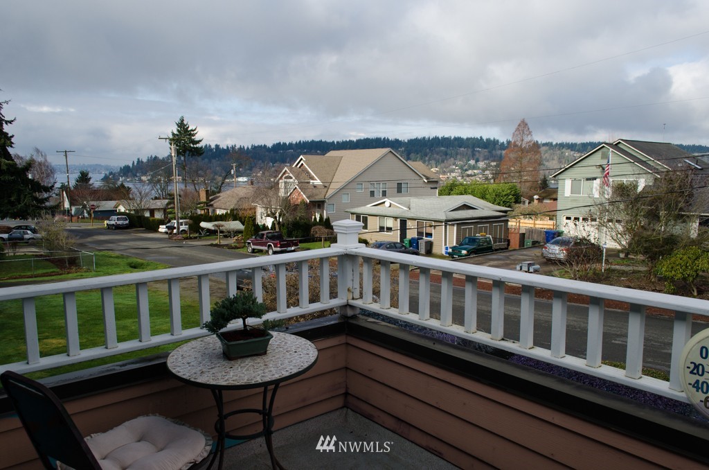 925 North 33rd Street Renton, WA 98056 - Photo 2 of 15
