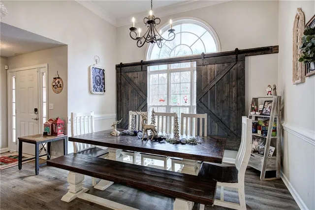 a view of entryway and workspace