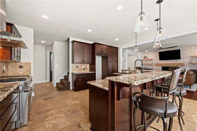 $635,000 | 14026 Ash Street, Overland Park, KS 66224