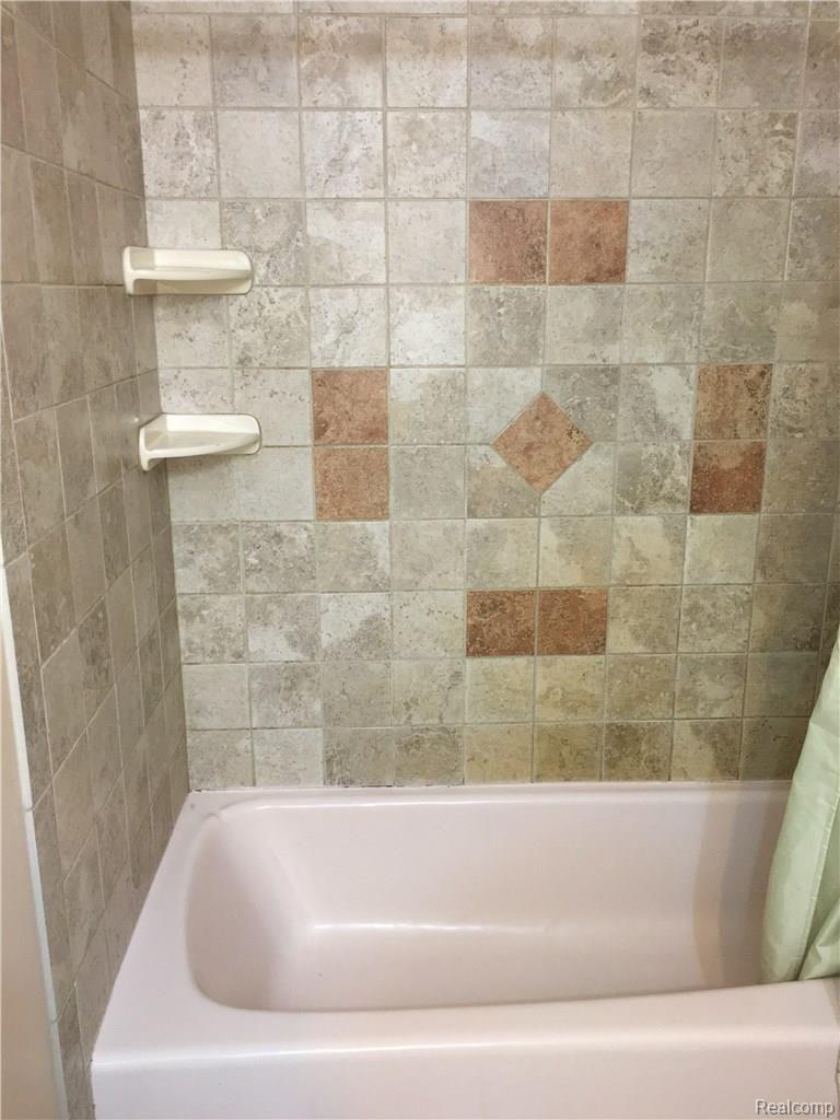 1665 Remsing Street Hartland, MI 48353 - Photo 10 of 29 IMG_2274.jpg