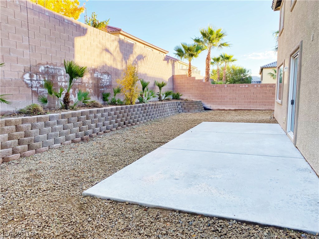 2304 Ridge Back Court North Las Vegas, NV 89031 - Photo 3 of 15