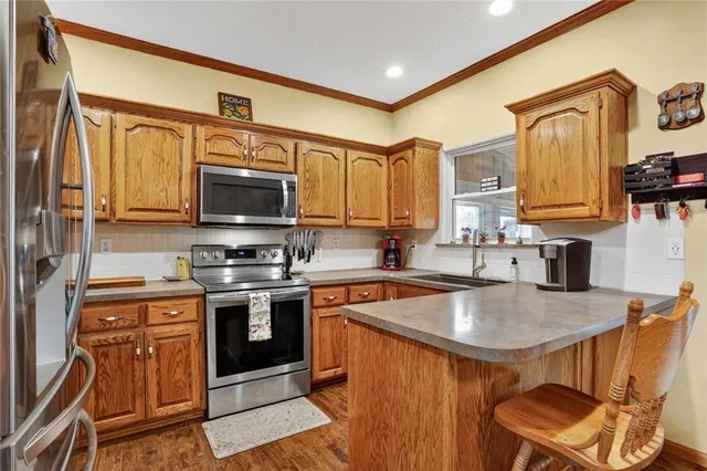 $500,000 | 90 Beach Drive, Lake Tapawingo, MO 64015