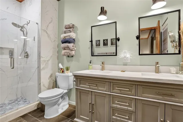 $500,000 | 90 Beach Drive, Lake Tapawingo, MO 64015