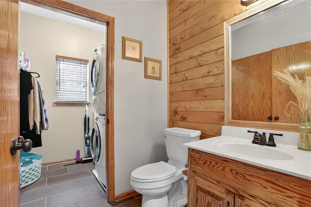 $500,000 | 90 Beach Drive, Lake Tapawingo, MO 64015