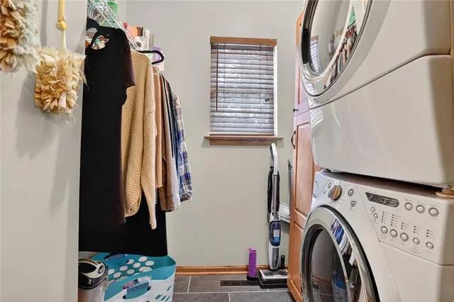 $500,000 | 90 Beach Drive, Lake Tapawingo, MO 64015