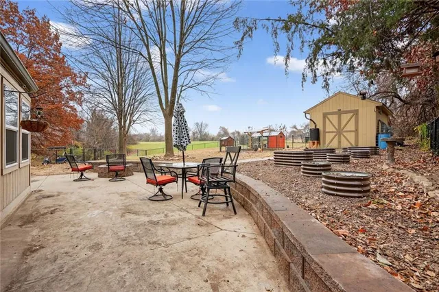 $500,000 | 90 Beach Drive, Lake Tapawingo, MO 64015