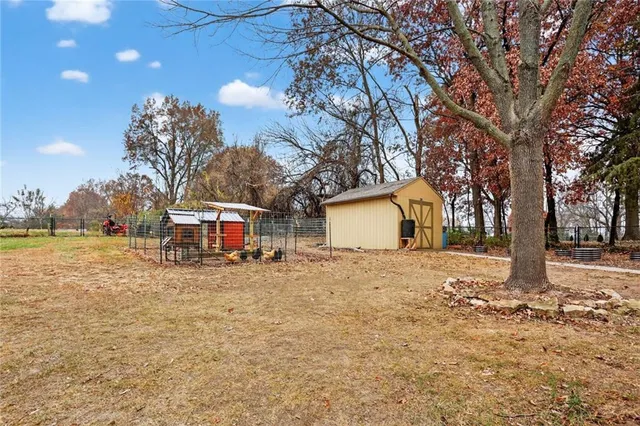 $500,000 | 90 Beach Drive, Lake Tapawingo, MO 64015