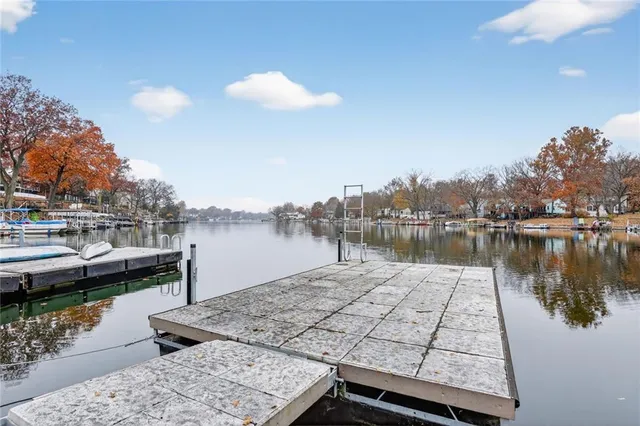 $500,000 | 90 Beach Drive, Lake Tapawingo, MO 64015