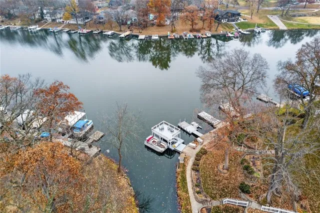 $500,000 | 90 Beach Drive, Lake Tapawingo, MO 64015