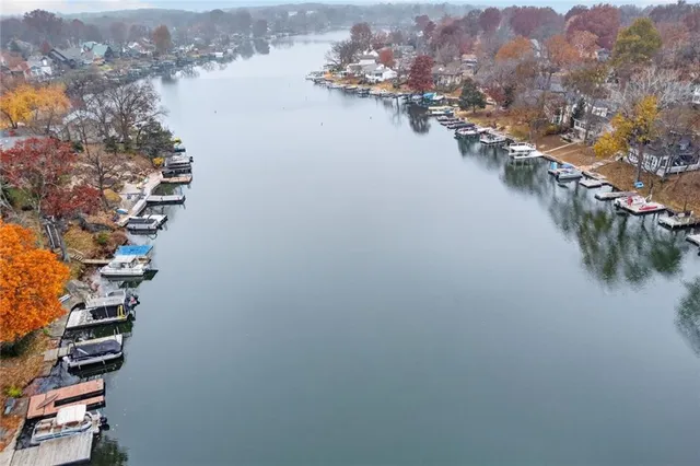 $500,000 | 90 Beach Drive, Lake Tapawingo, MO 64015