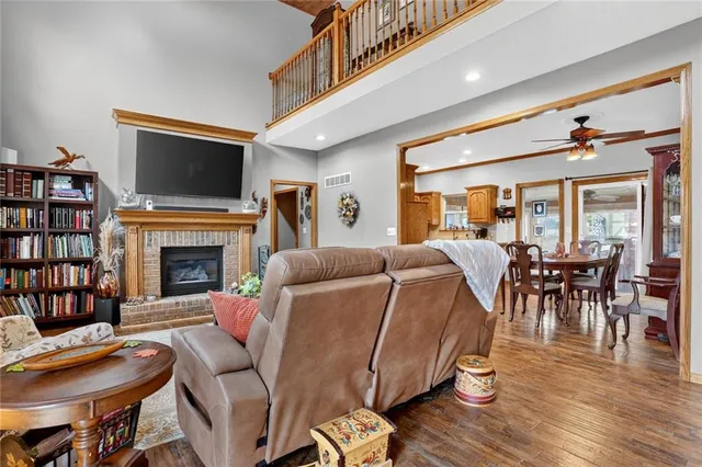 $500,000 | 90 Beach Drive, Lake Tapawingo, MO 64015