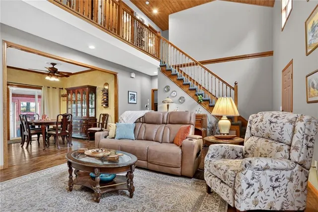 $500,000 | 90 Beach Drive, Lake Tapawingo, MO 64015