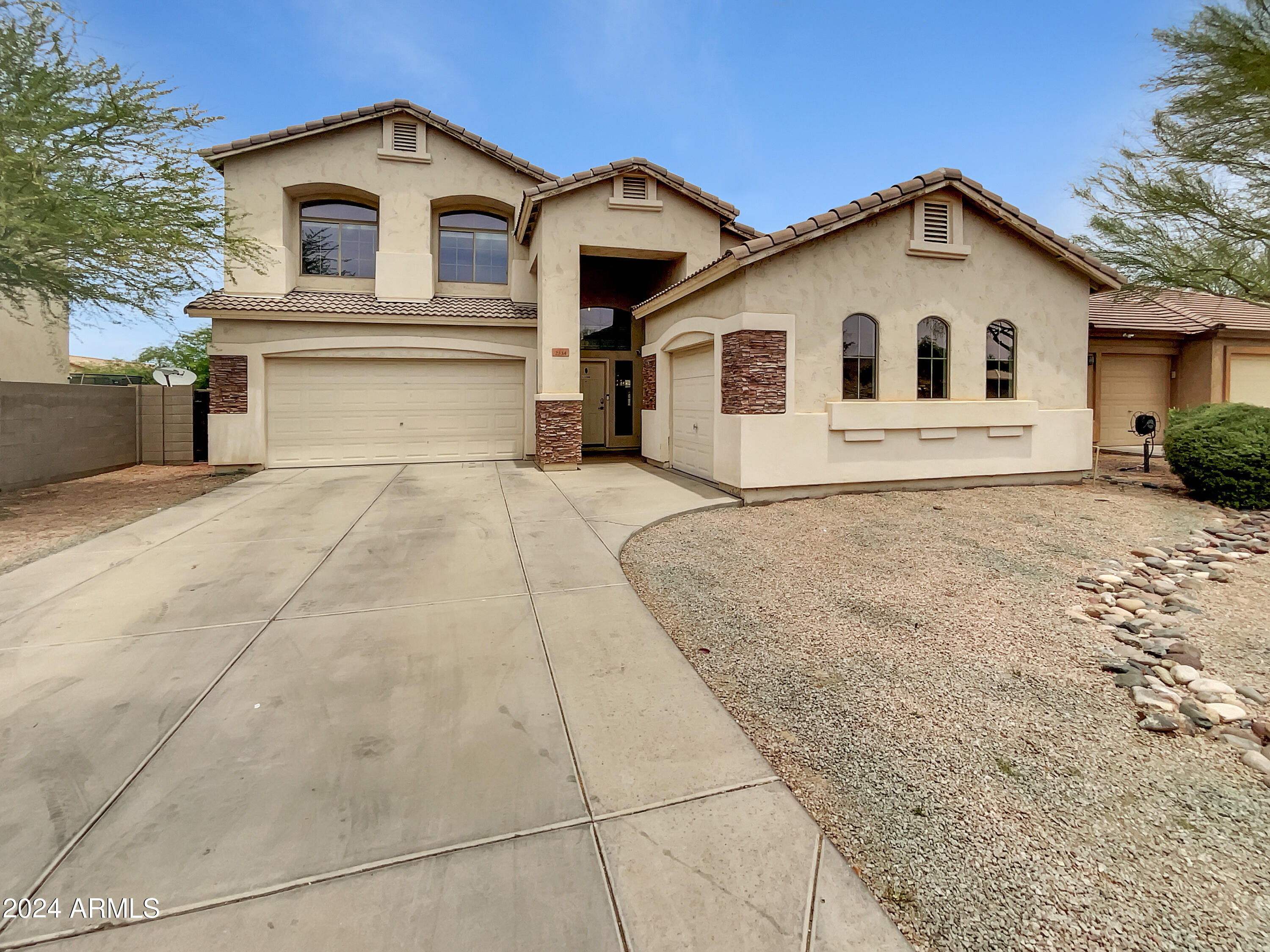 2534 West Carson Road Phoenix, AZ 85041 - Photo 1 of 31 listing_0