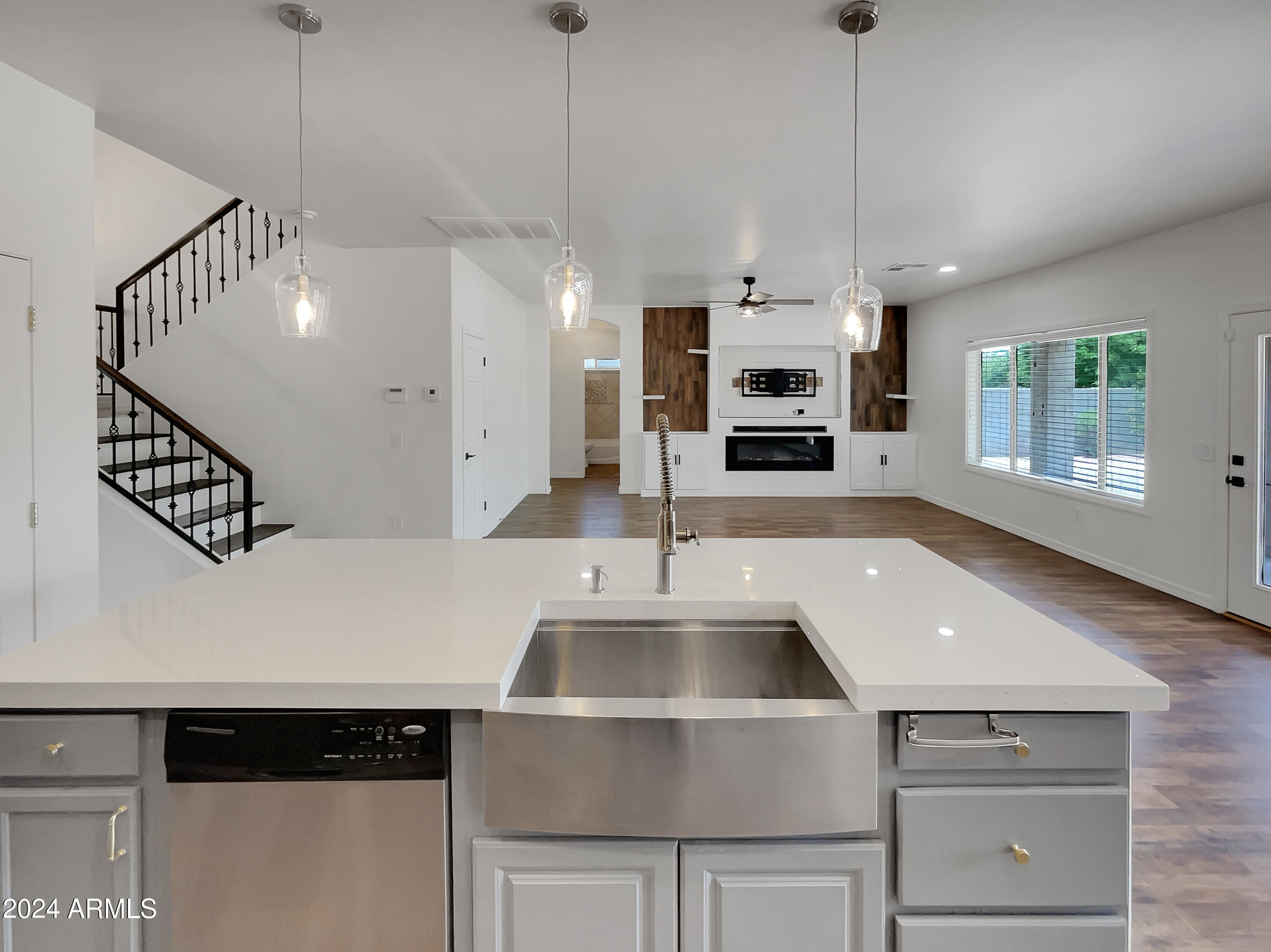 2534 West Carson Road Phoenix, AZ 85041 - Photo 12 of 31 listing_11
