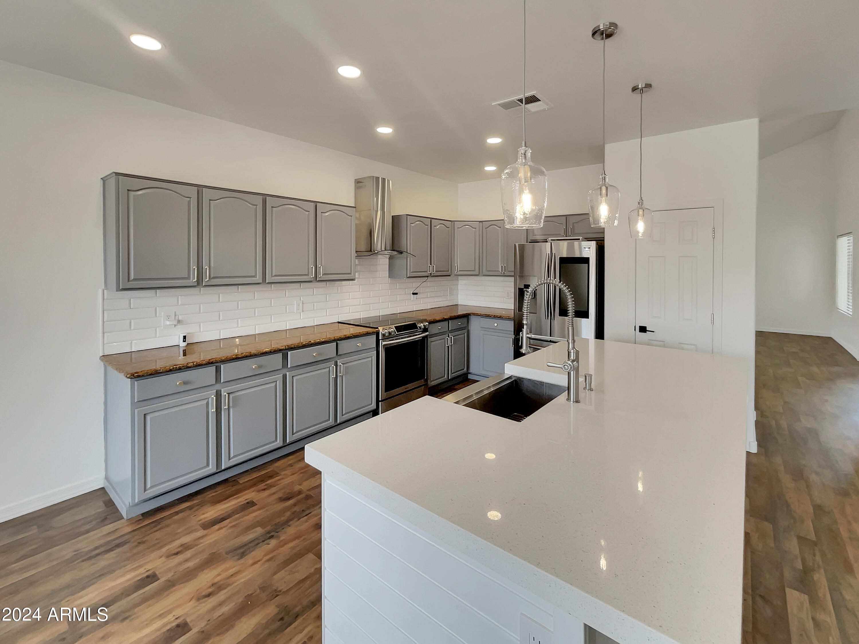 2534 West Carson Road Phoenix, AZ 85041 - Photo 2 of 31 listing_1