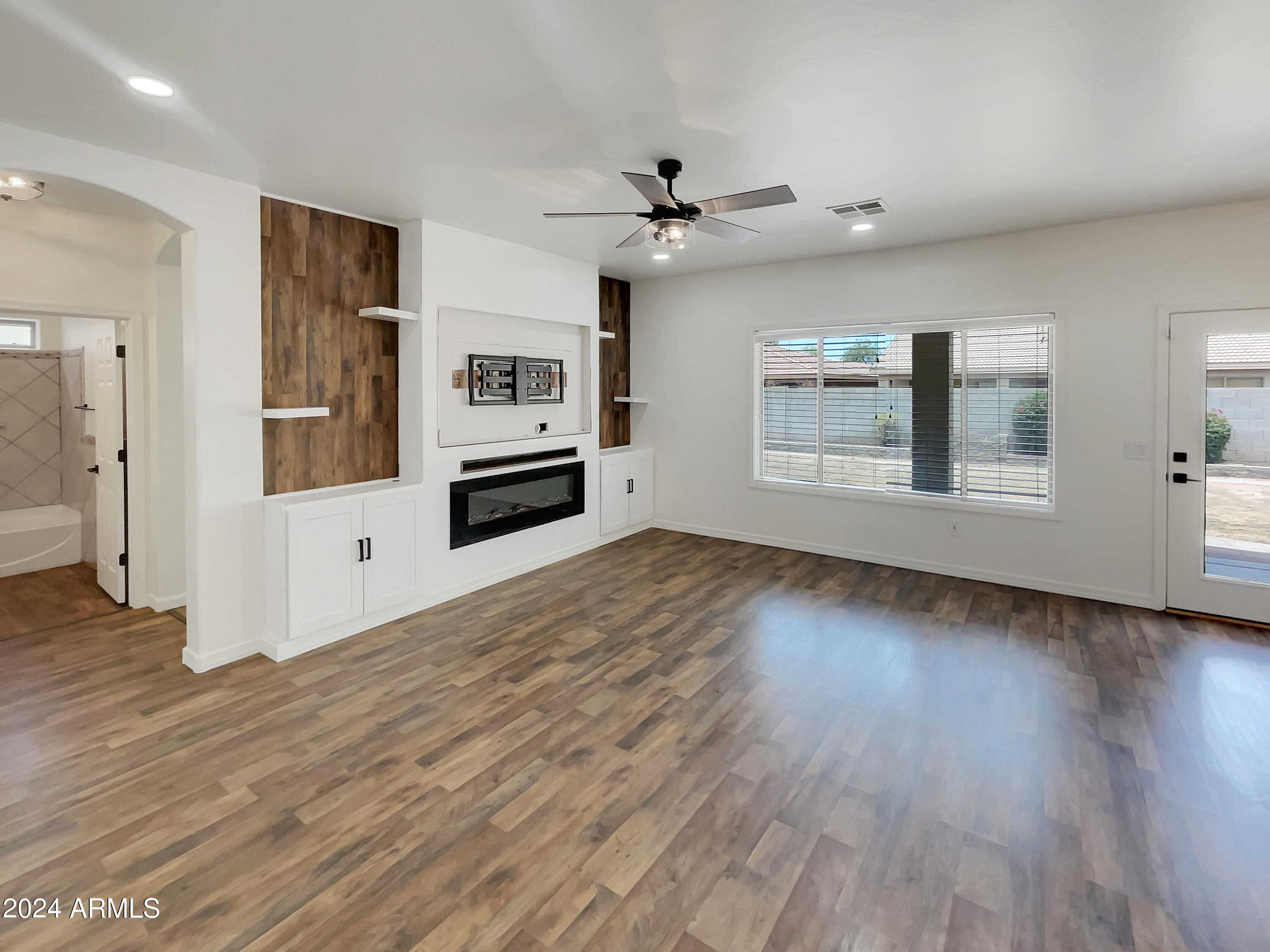 2534 West Carson Road Phoenix, AZ 85041 - Photo 4 of 31 listing_3