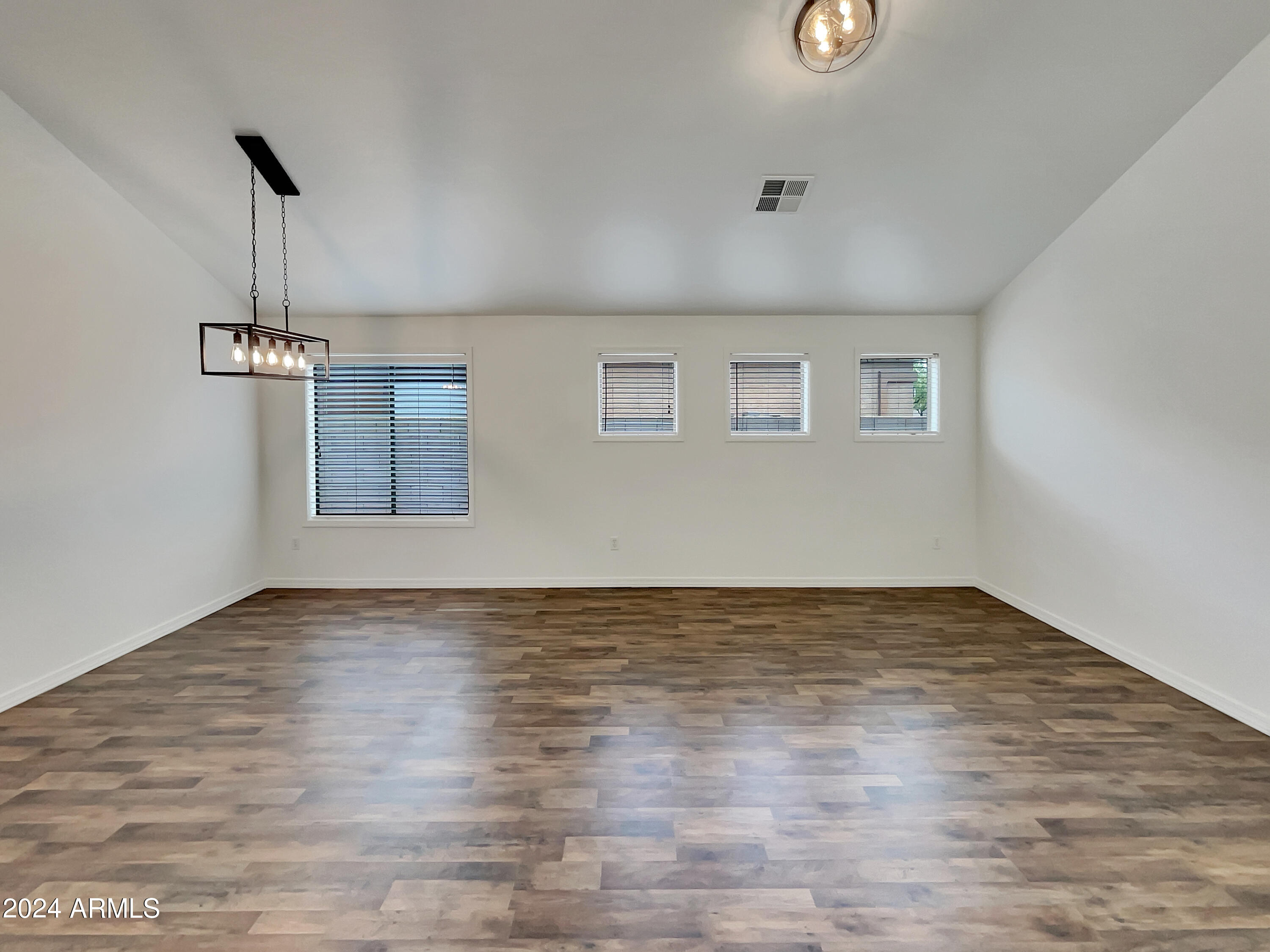 2534 West Carson Road Phoenix, AZ 85041 - Photo 7 of 31 listing_6