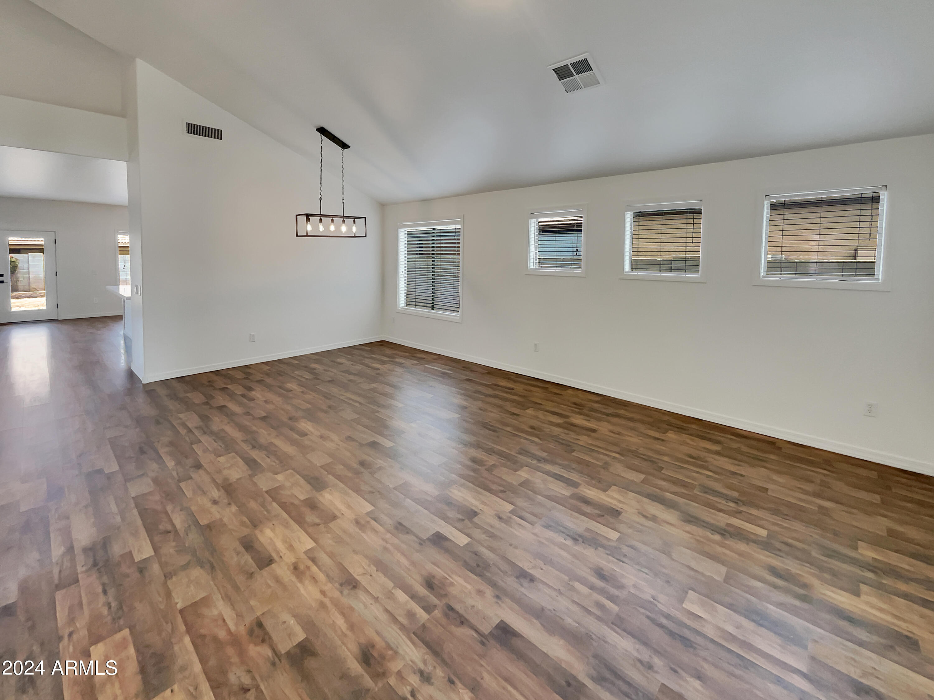 2534 West Carson Road Phoenix, AZ 85041 - Photo 10 of 31 listing_9