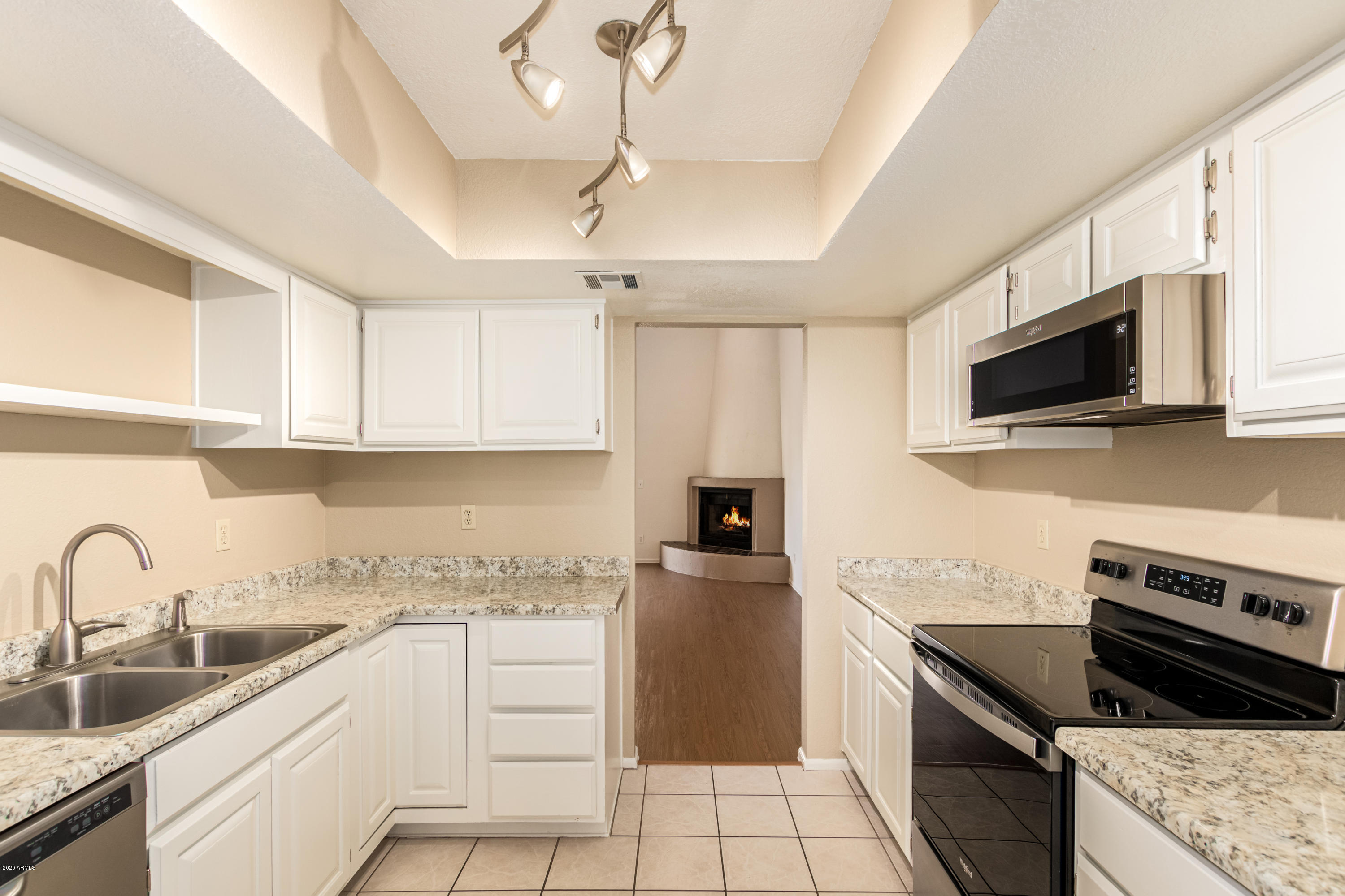 3201 North 38th Street, Unit 1 Phoenix, AZ 85018 - Photo 3 of 24 38th 10