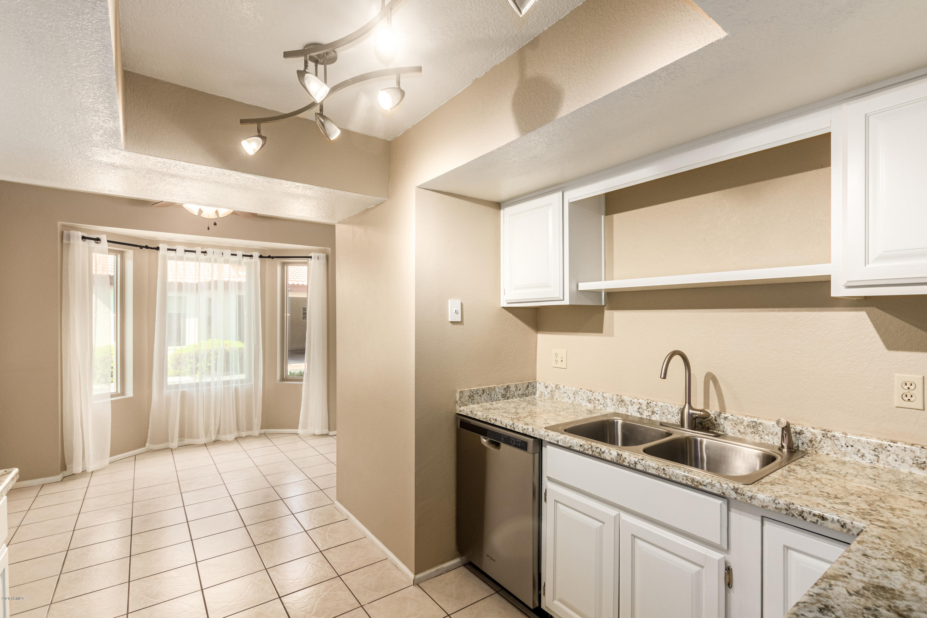 3201 North 38th Street, Unit 1 Phoenix, AZ 85018 - Photo 4 of 24 38th 8