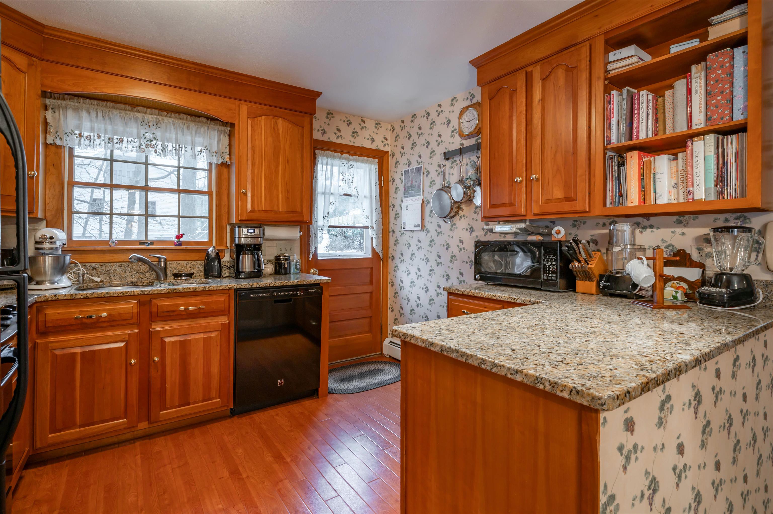 226 Amesbury Road Kensington, NH 03833 - Photo 11 of 59
