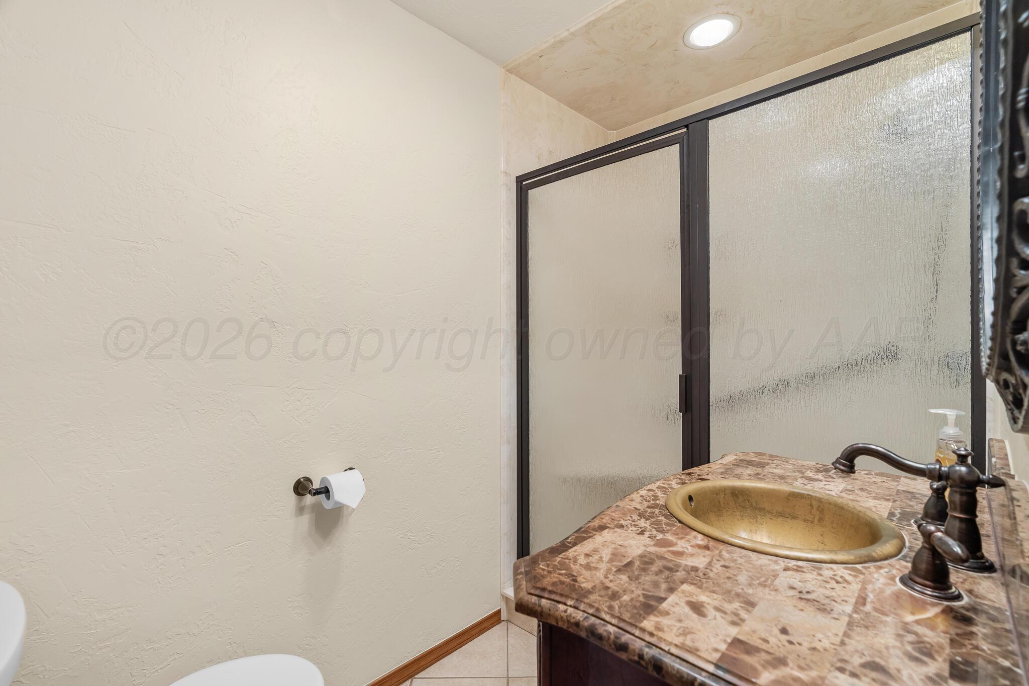 5019 Tulip Avenue Amarillo, TX 79110 - Photo 19 of 35 Main Bathroom