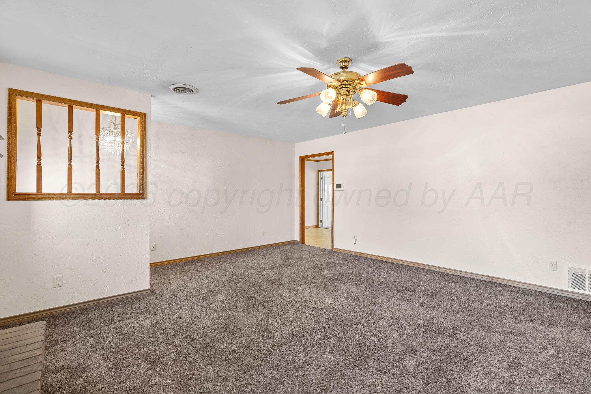 5019 Tulip Avenue Amarillo, TX 79110 - Photo 9 of 35 Front Living & Entrance