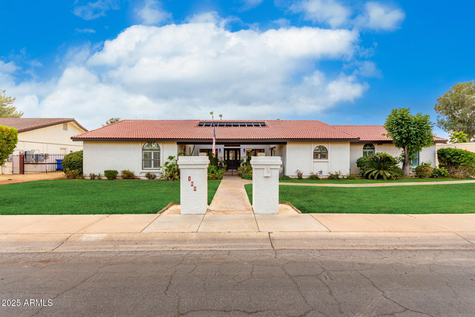 109 West Kathleen Road Phoenix, AZ 85023 - Photo 1 of 29 01-Kathleen