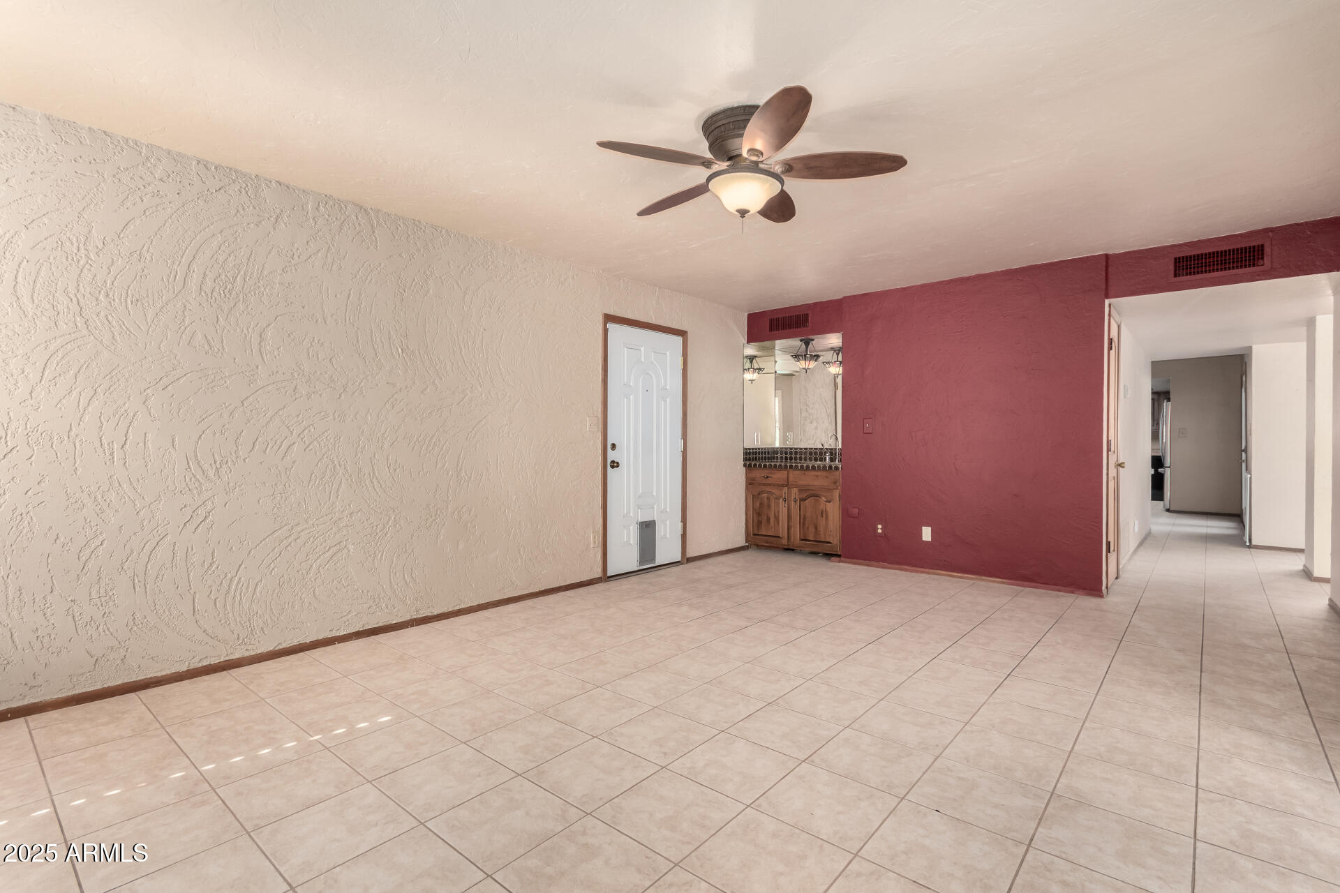 109 West Kathleen Road Phoenix, AZ 85023 - Photo 8 of 29 09-Kathleen