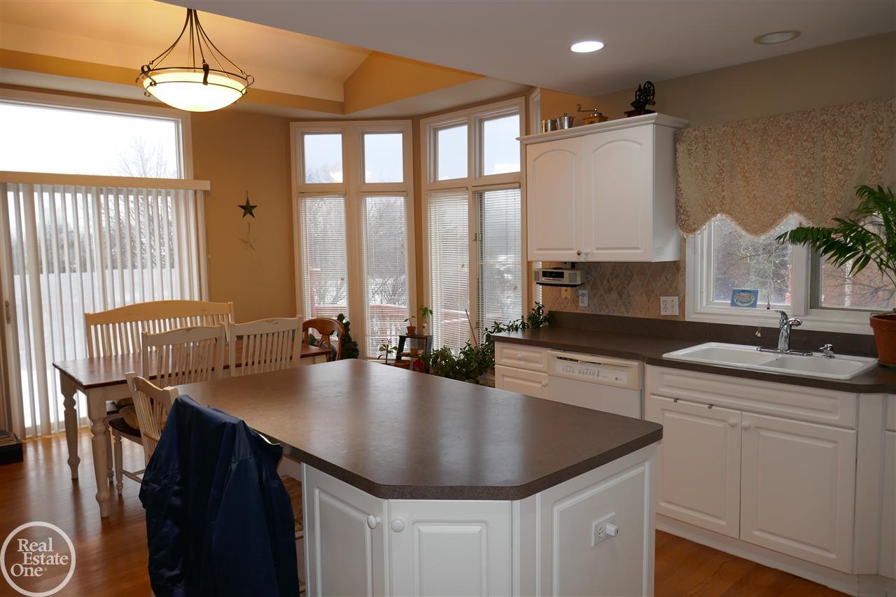 6590 Chatham Circle Rochester, MI 48306 - Photo 15 of 57 50004637-14.JPG