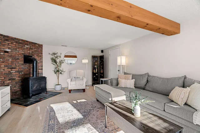 $350,000 | 6 Kingston Way, Unit B, Hudson, NH 03051