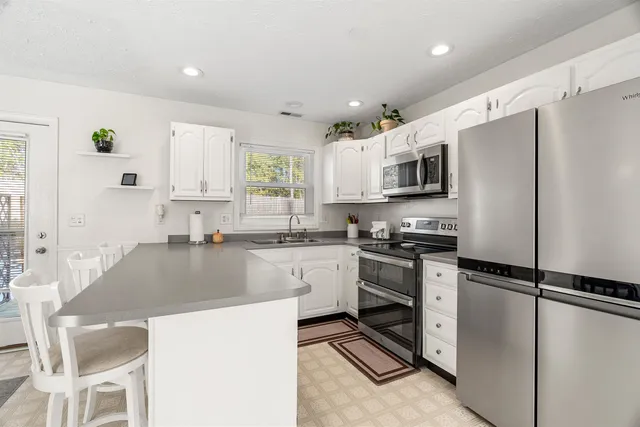 $350,000 | 6 Kingston Way, Unit B, Hudson, NH 03051