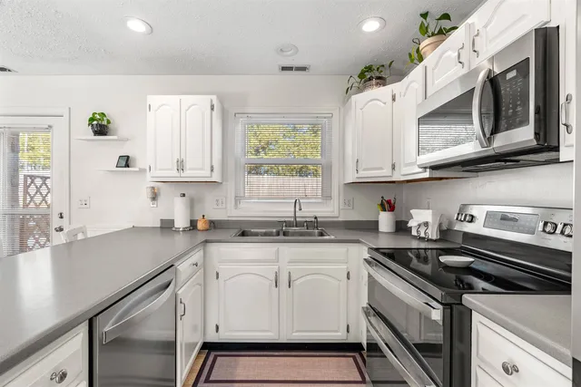 $350,000 | 6 Kingston Way, Unit B, Hudson, NH 03051