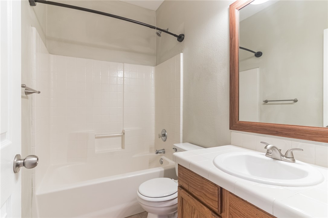 5625 Signal Point Austin, TX 78724 - Photo 14 of 28 Bathroom #2