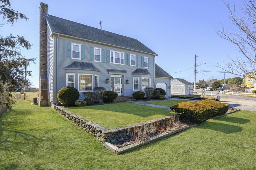 1 Surfside Road West Dennis, MA 02670 - Photo 5 of 29 002-photo--8047096