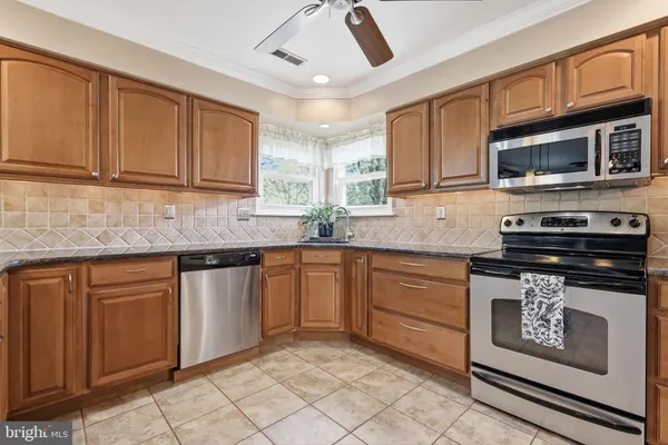 $699,900 | 327 Abbey Lane, Lansdale, PA 19446