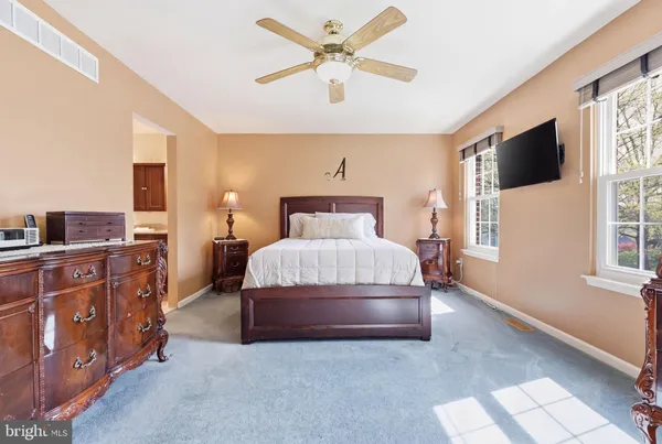 $699,900 | 327 Abbey Lane, Lansdale, PA 19446