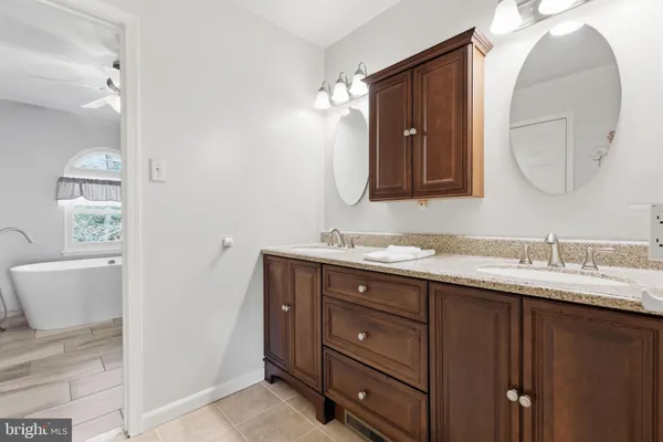 $699,900 | 327 Abbey Lane, Lansdale, PA 19446