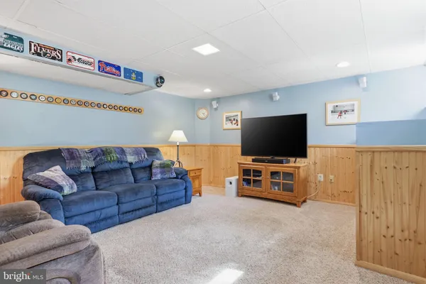$699,900 | 327 Abbey Lane, Lansdale, PA 19446