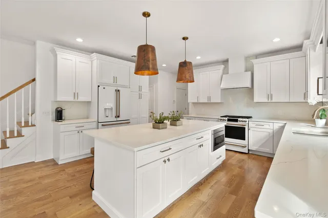 $2,450,000 | 6 Clara Drive, East Quogue, NY 11942